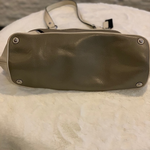 Authentic Coach purse with pocketbook closure. - Picture 3 of 6